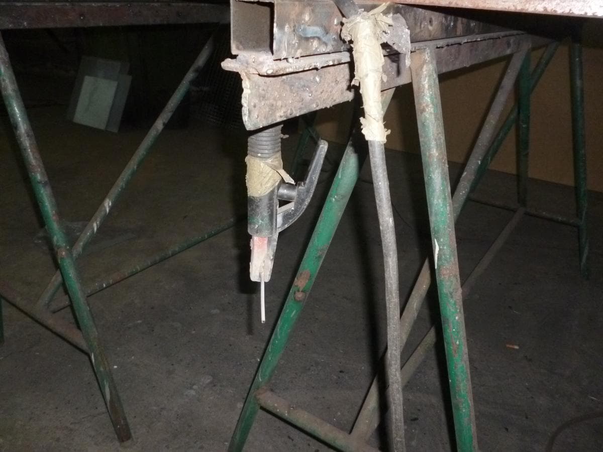 Compressor + Serrote de disco + Máquina de furar de coluna + Aparelhos de soldar — imagem 14