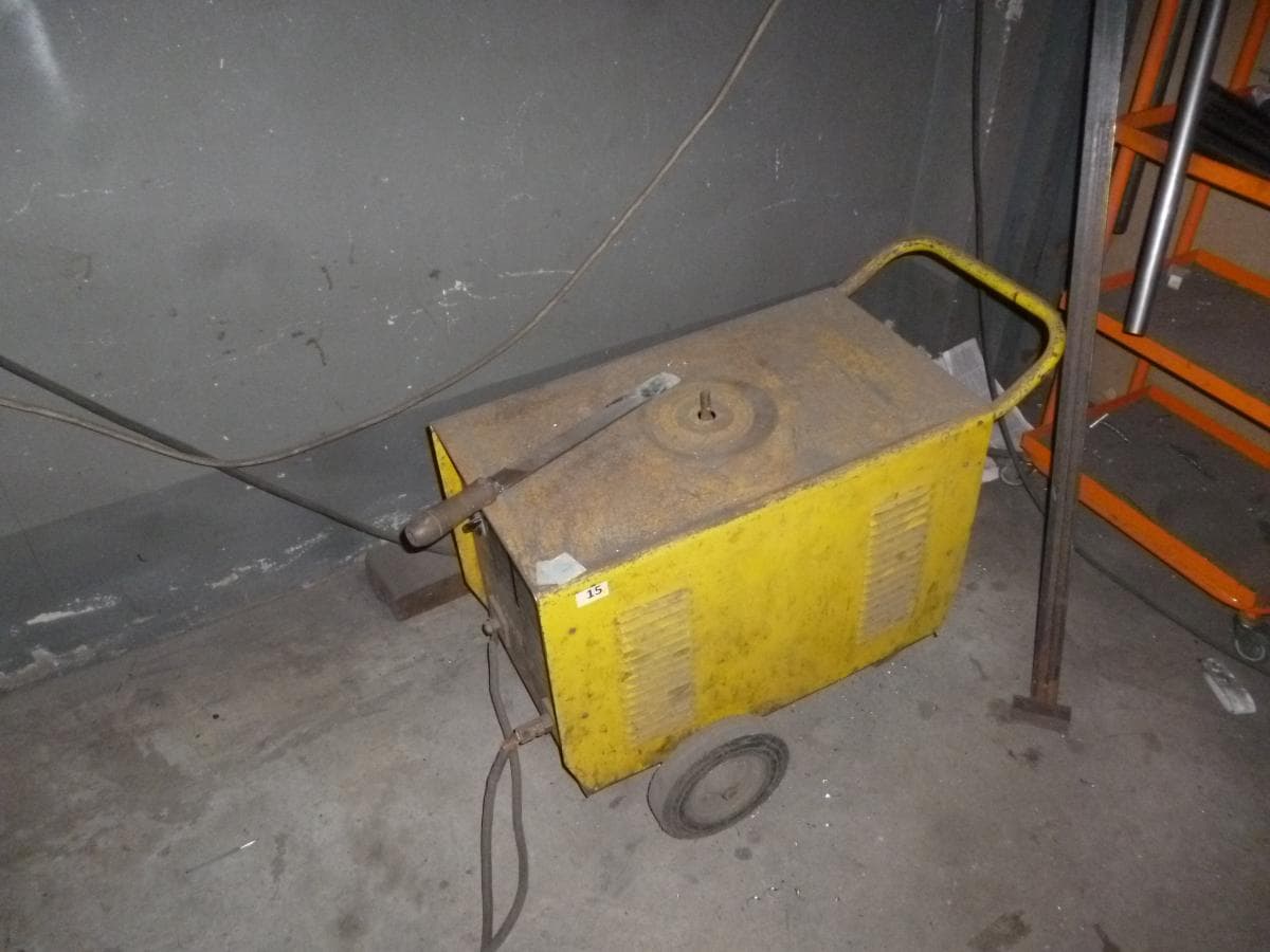 Compressor + Serrote de disco + Máquina de furar de coluna + Aparelhos de soldar — imagem 3