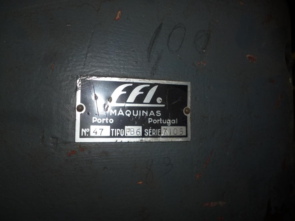Compressor + Serrote de disco + Máquina de furar de coluna + Aparelhos de soldar — imagem 18