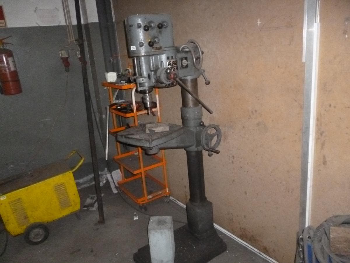Compressor + Serrote de disco + Máquina de furar de coluna + Aparelhos de soldar — imagem 10