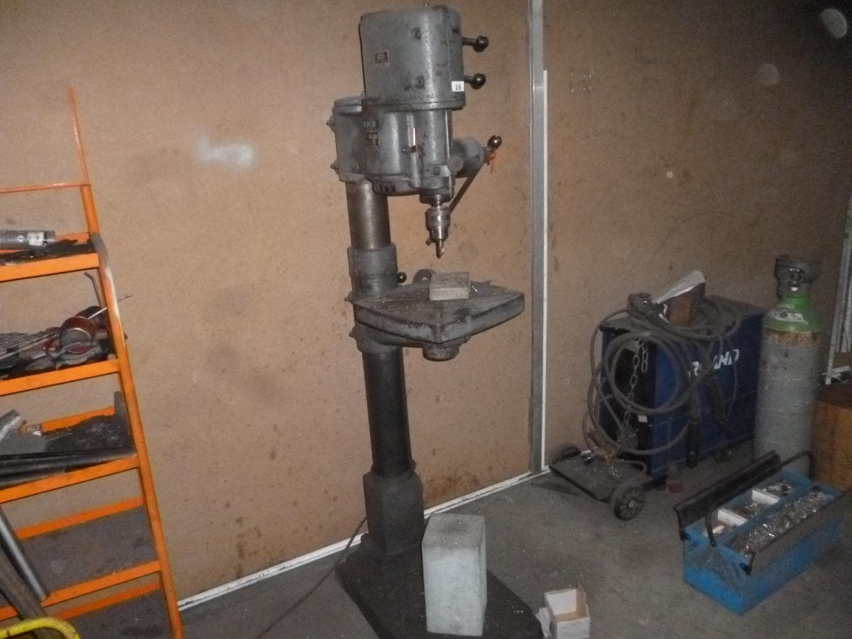 Compressor + Serrote de disco + Máquina de furar de coluna + Aparelhos de soldar — imagem 4