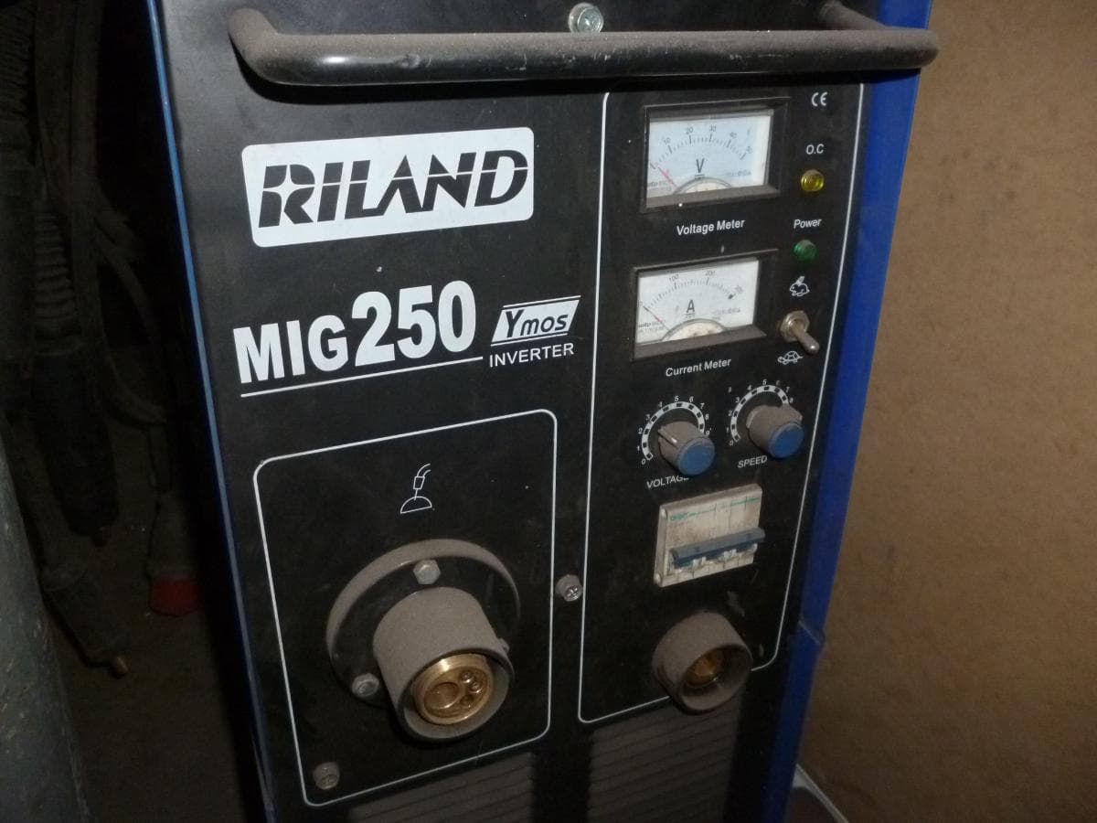 Compressor + Serrote de disco + Máquina de furar de coluna + Aparelhos de soldar — imagem 16