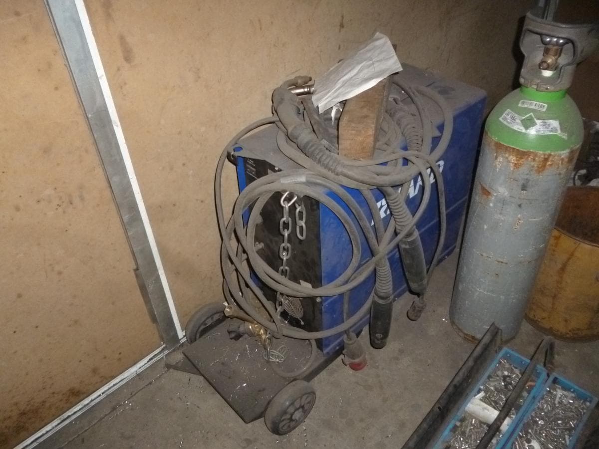 Compressor + Serrote de disco + Máquina de furar de coluna + Aparelhos de soldar — imagem 5