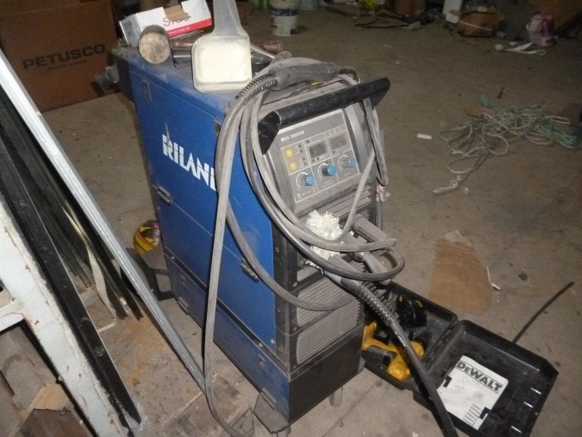 Compressor + Serrote de disco + Máquina de furar de coluna + Aparelhos de soldar — imagem 6