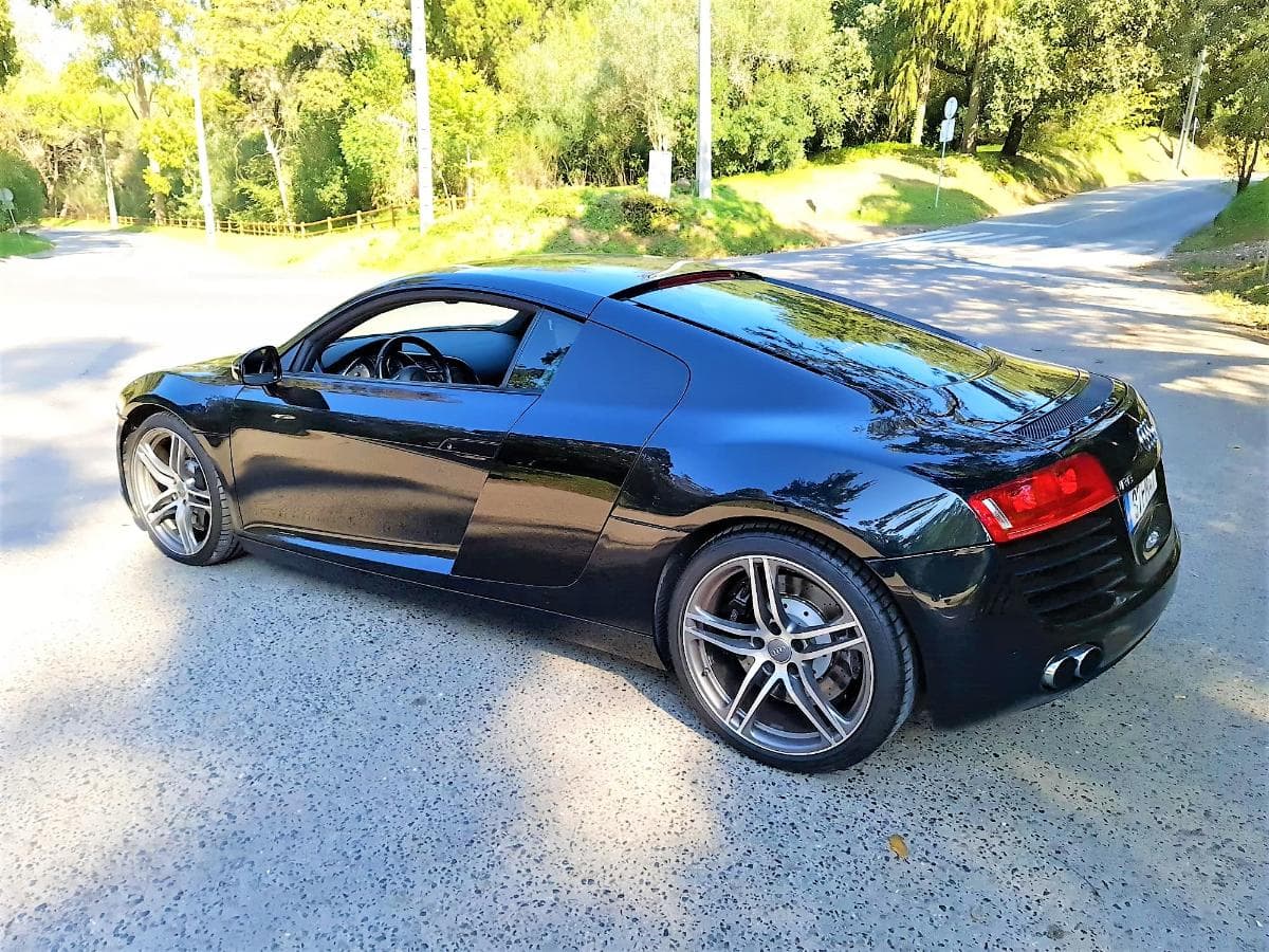 AUDI R8 V8 FSI — image 1