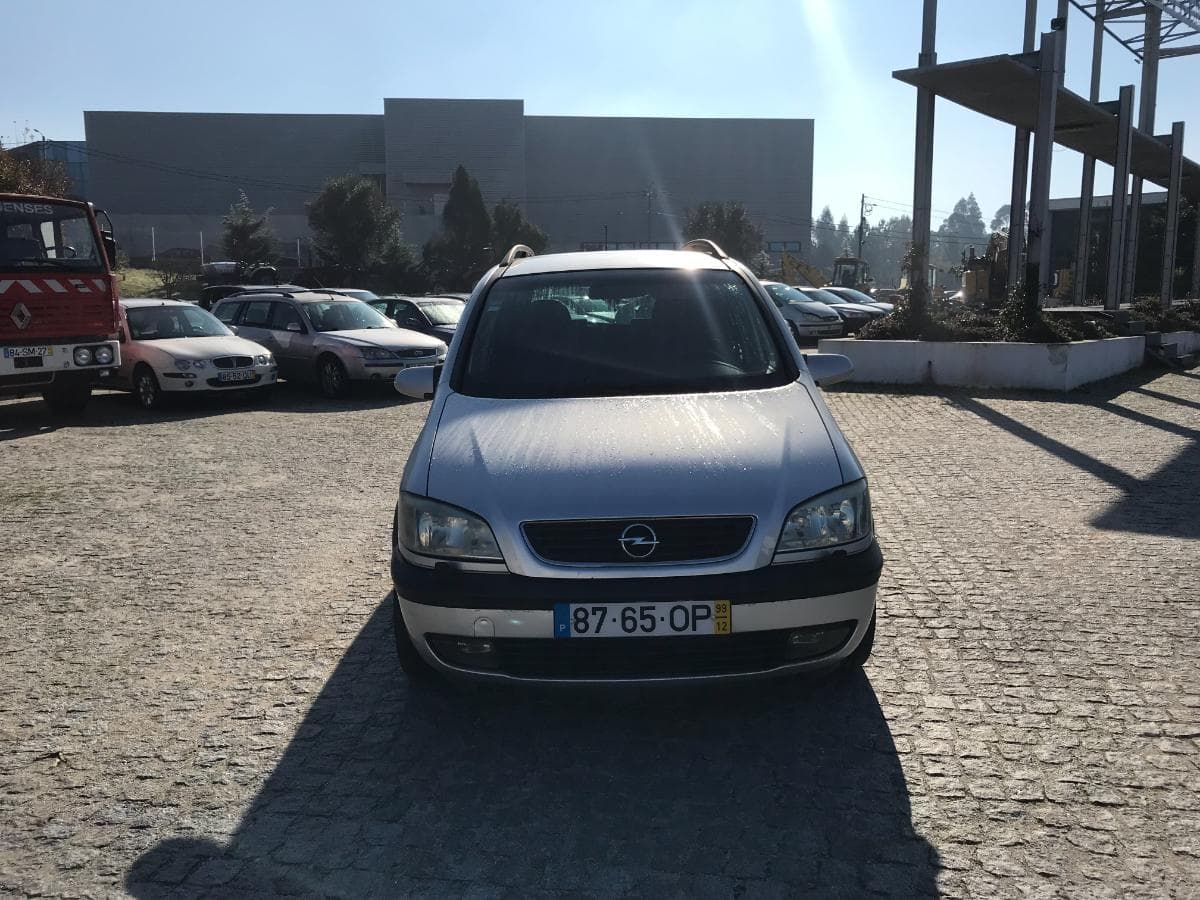 Opel Zafira · 7 Lugares · Ano 1999 — image 2