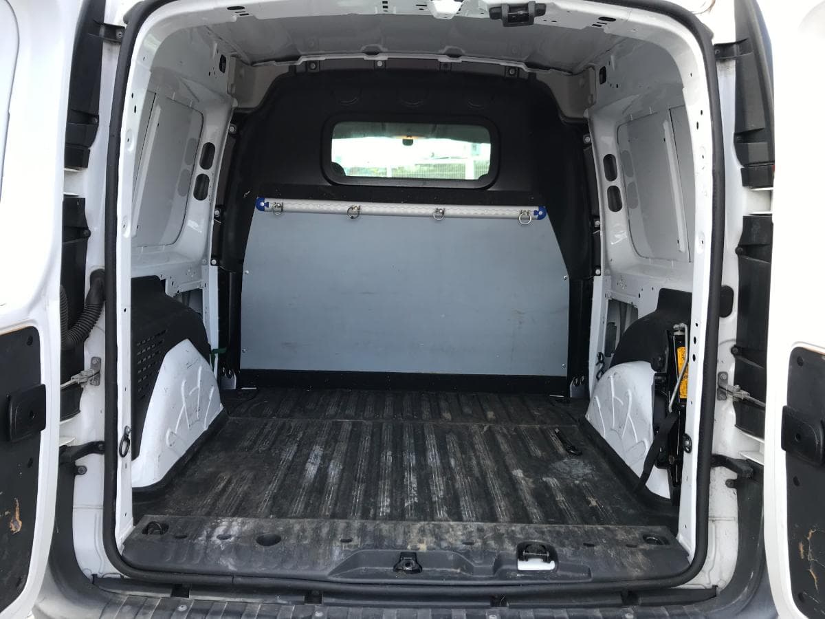 Renault Kangoo 1.5 DCI · Ano 2015 — imagen 8