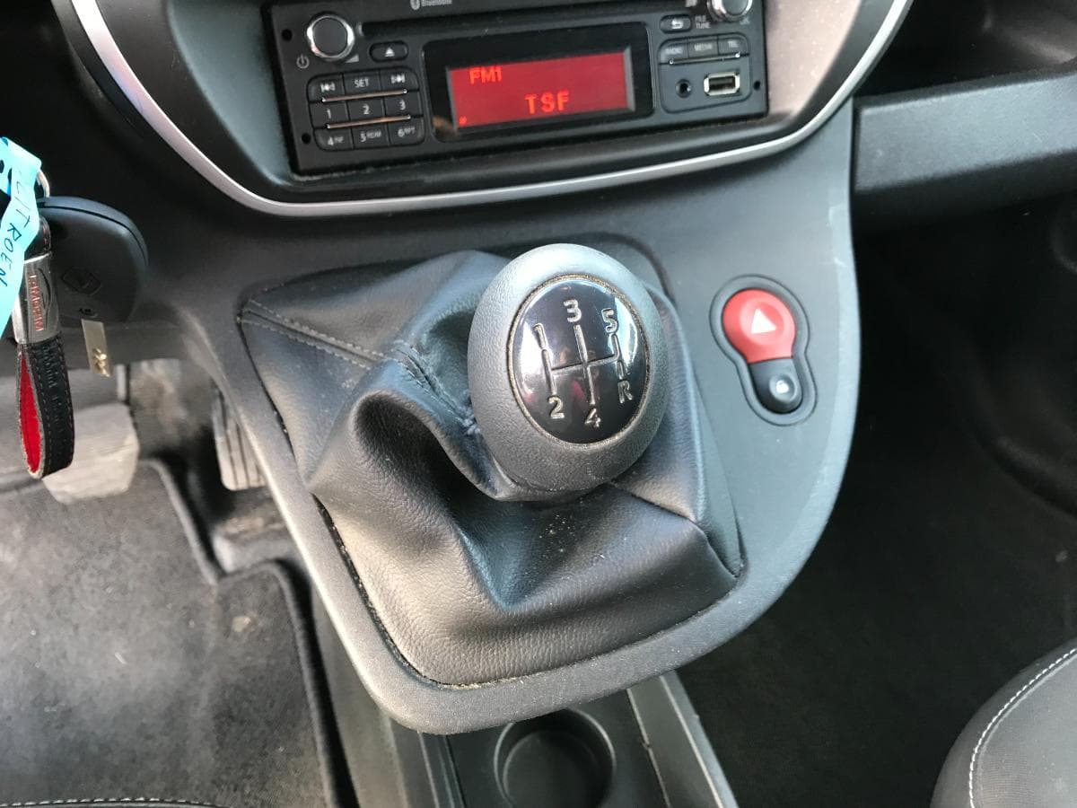 Renault Kangoo 1.5 DCI · Ano 2015 — imagen 27