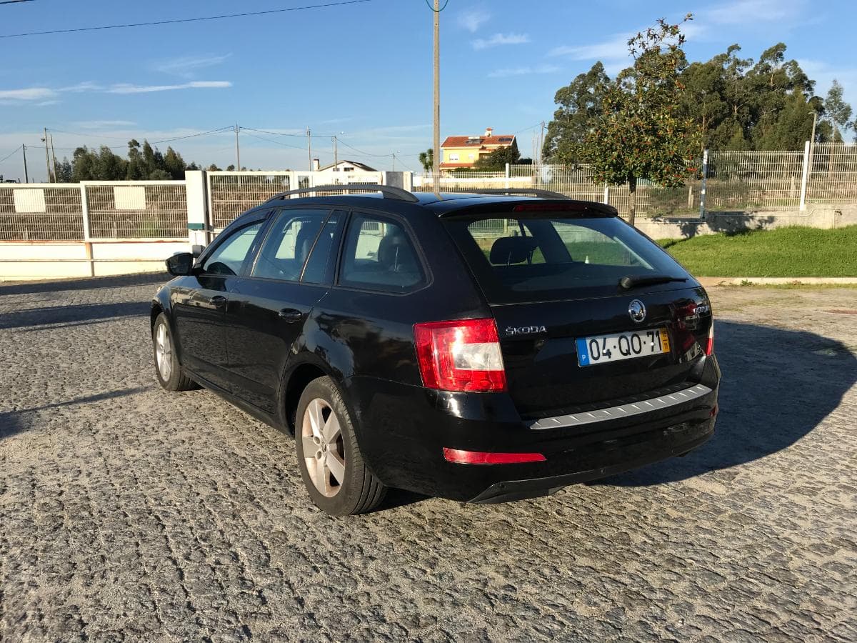 Skoda Octávia 2.0 TDI · Ano 2015 — image 6