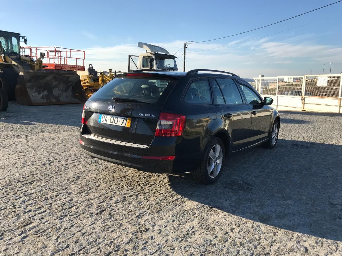 Skoda Octávia 2.0 TDI · Ano 2015 — image 10