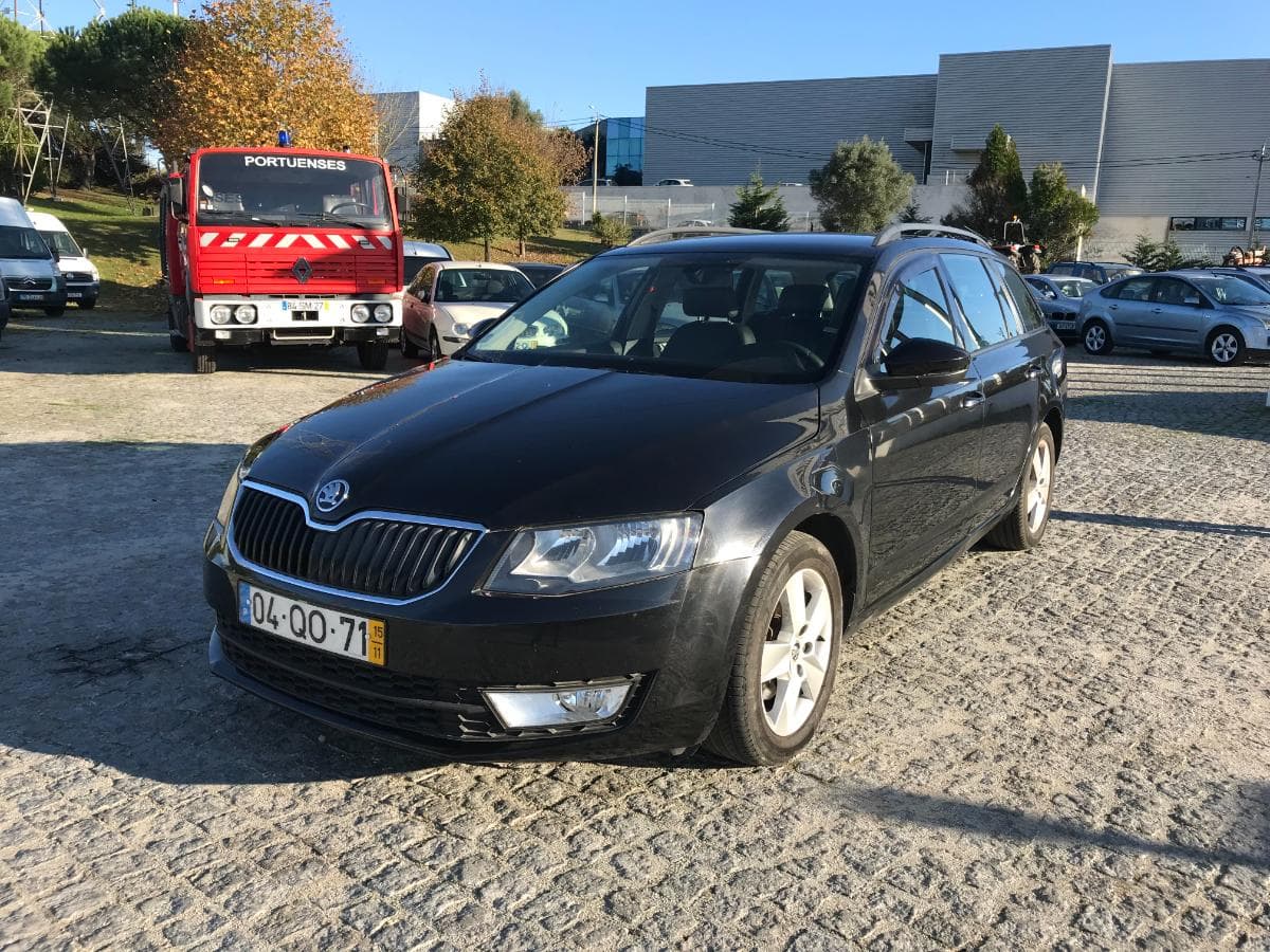 Skoda Octávia 2.0 TDI · Ano 2015 — image 5