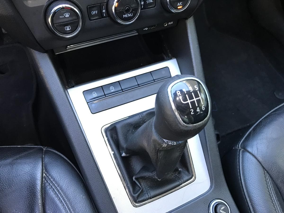 Skoda Octávia 2.0 TDI · Ano 2015 — image 21
