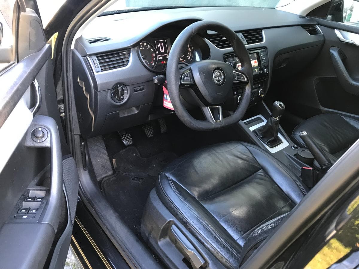 Skoda Octávia 2.0 TDI · Ano 2015 — image 18