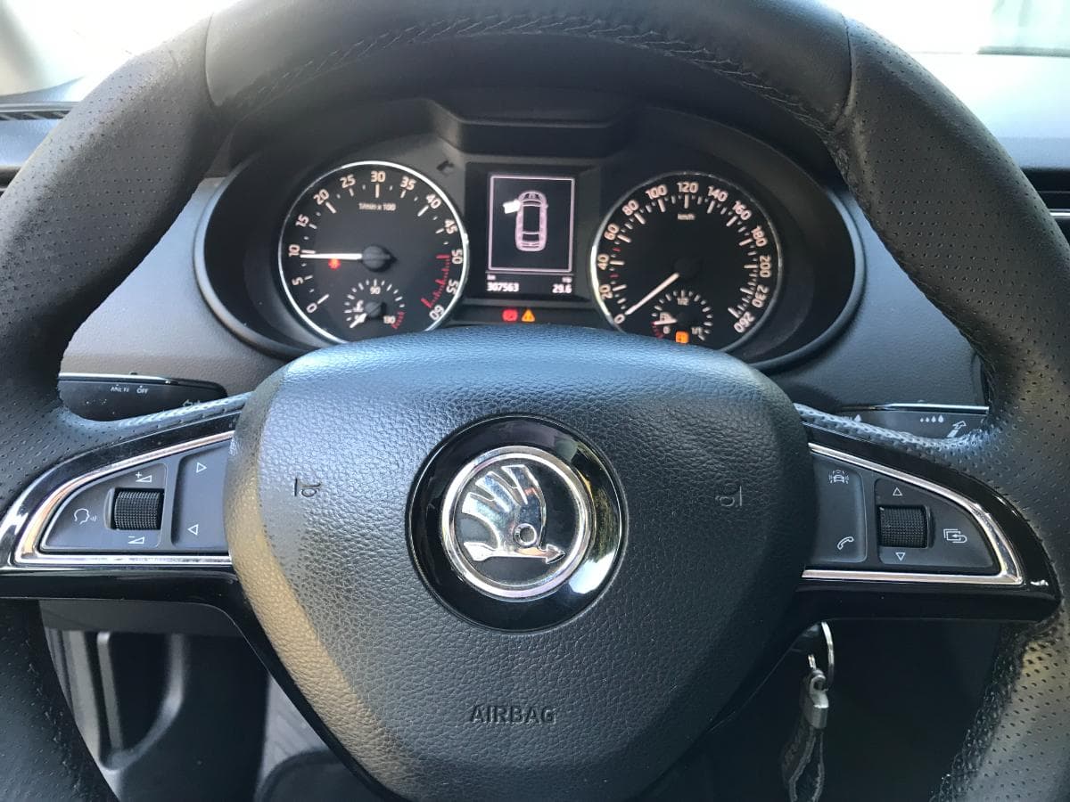 Skoda Octávia 2.0 TDI · Ano 2015 — image 26