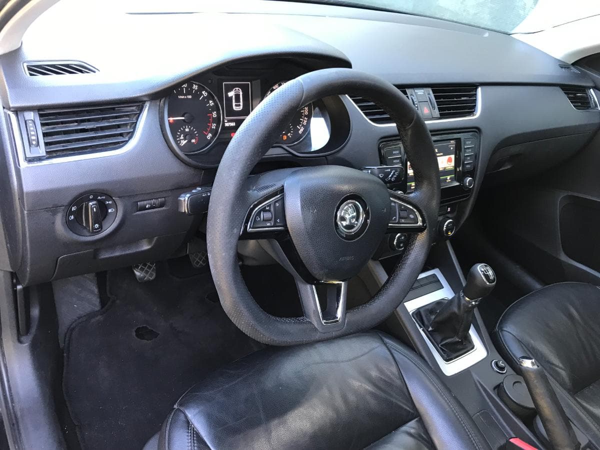 Skoda Octávia 2.0 TDI · Ano 2015 — image 28
