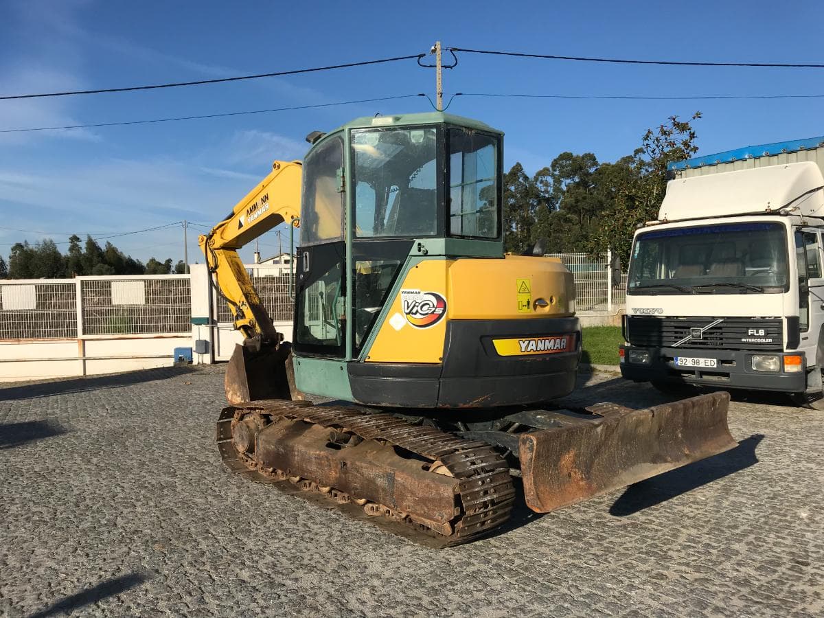 Mini Giratória Yanmar Vio75 — imagen 4