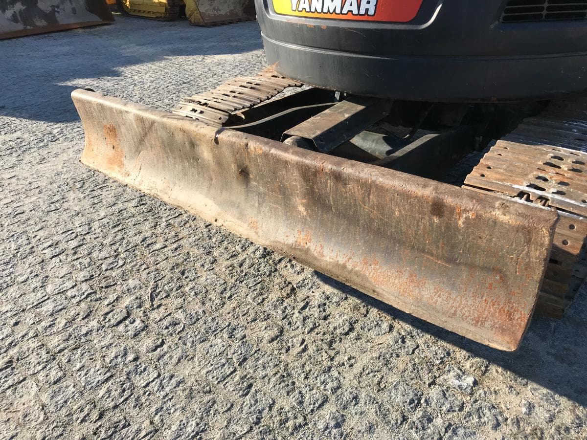 Mini Giratória Yanmar Vio75 — imagen 7