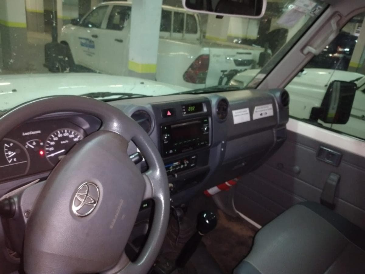 Toyota Land Cruiser — image 5