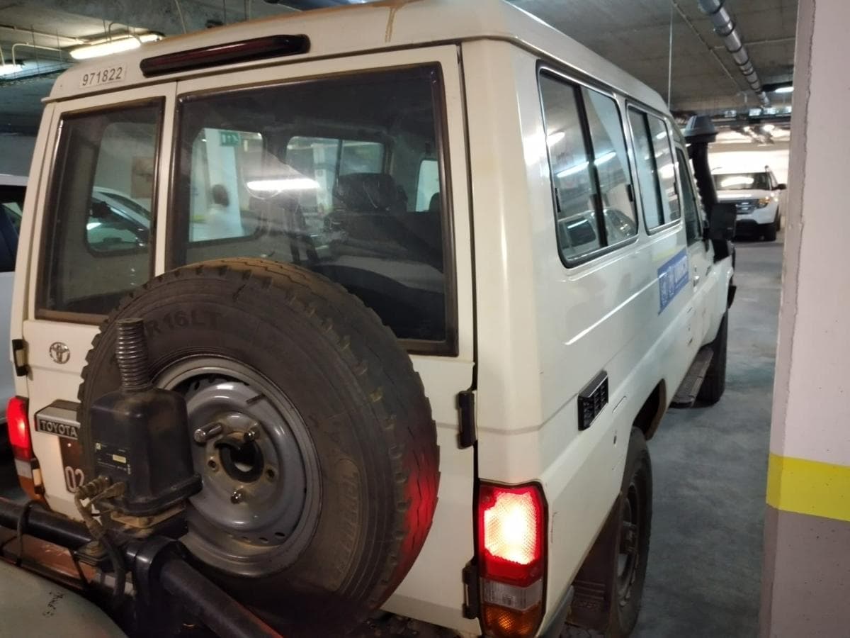 Toyota Land Cruiser — image 4