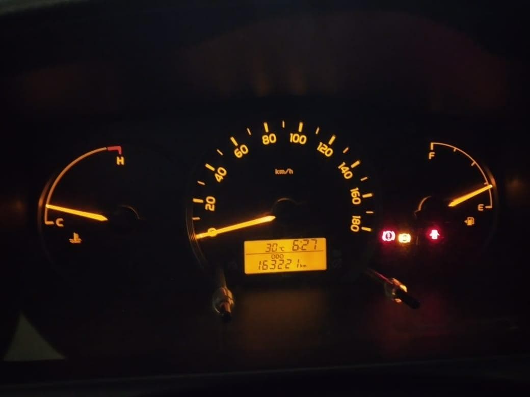 Toyota HIACE — image 6