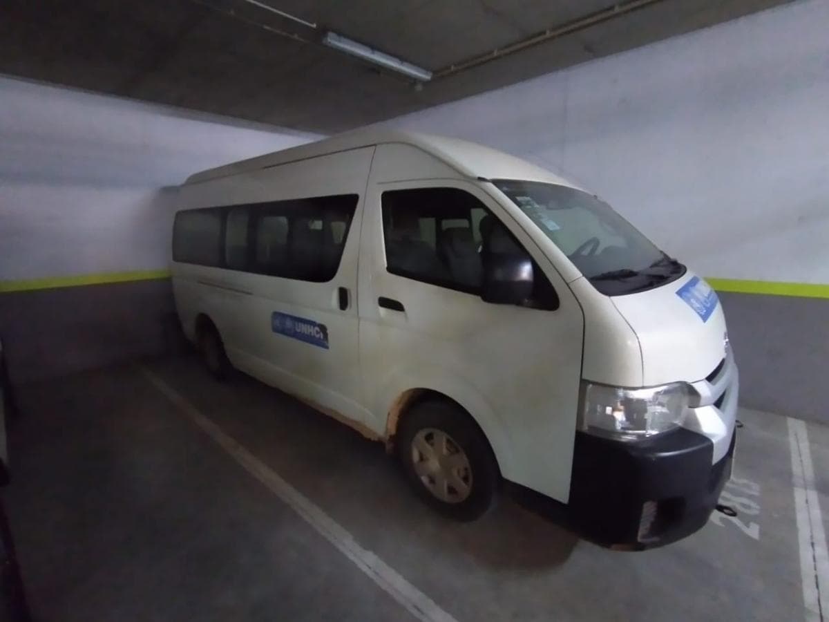 Toyota HIACE — image 1