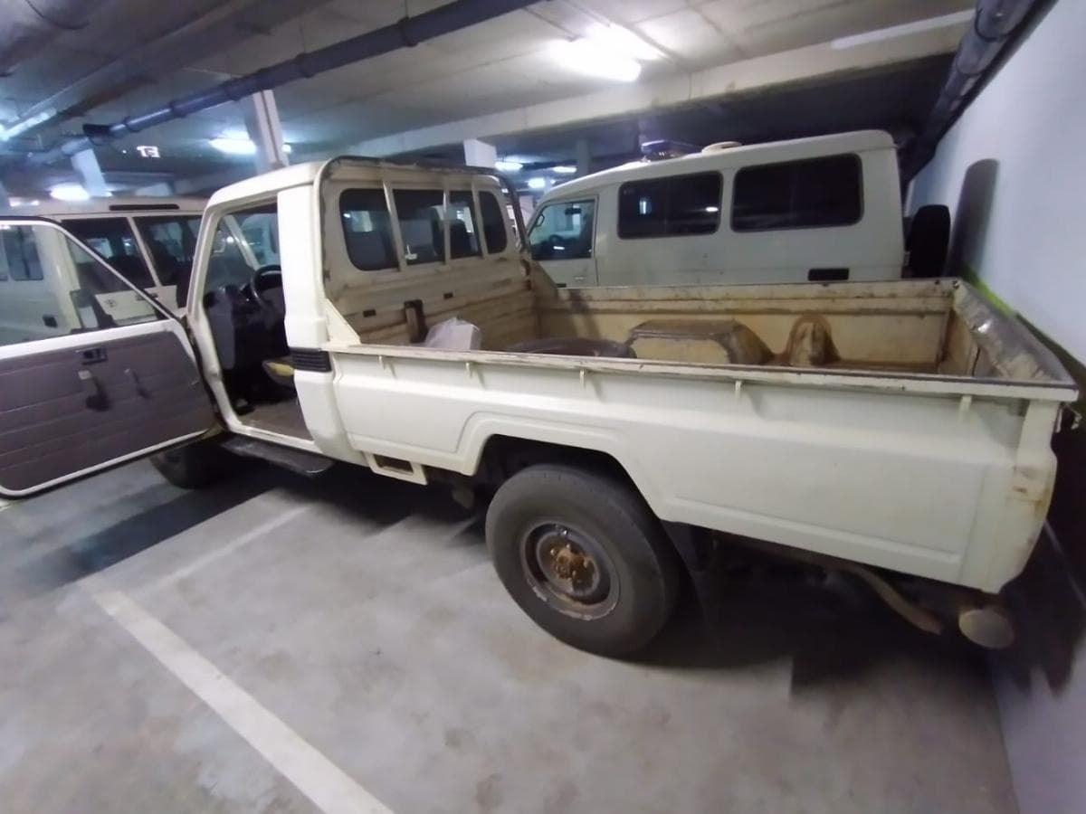 Toyota Land Cruiser — image 3