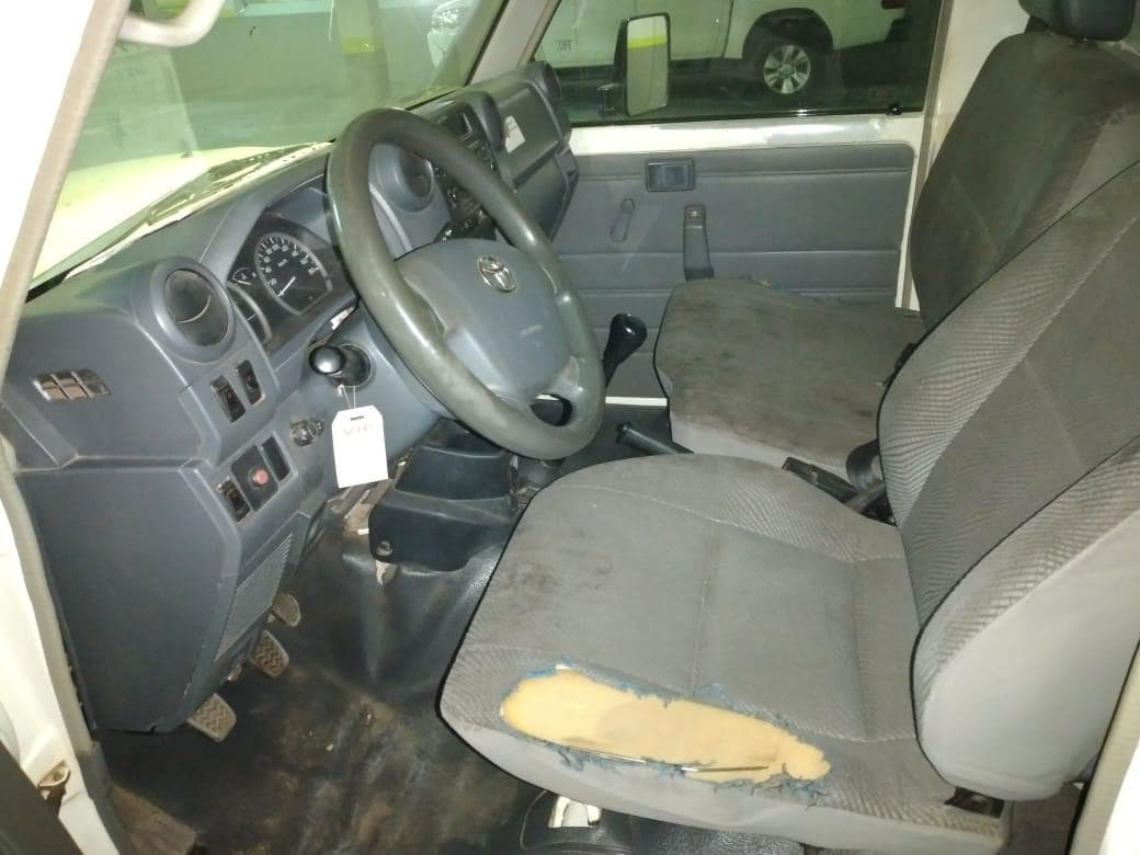 Toyota Land Cruiser — image 6