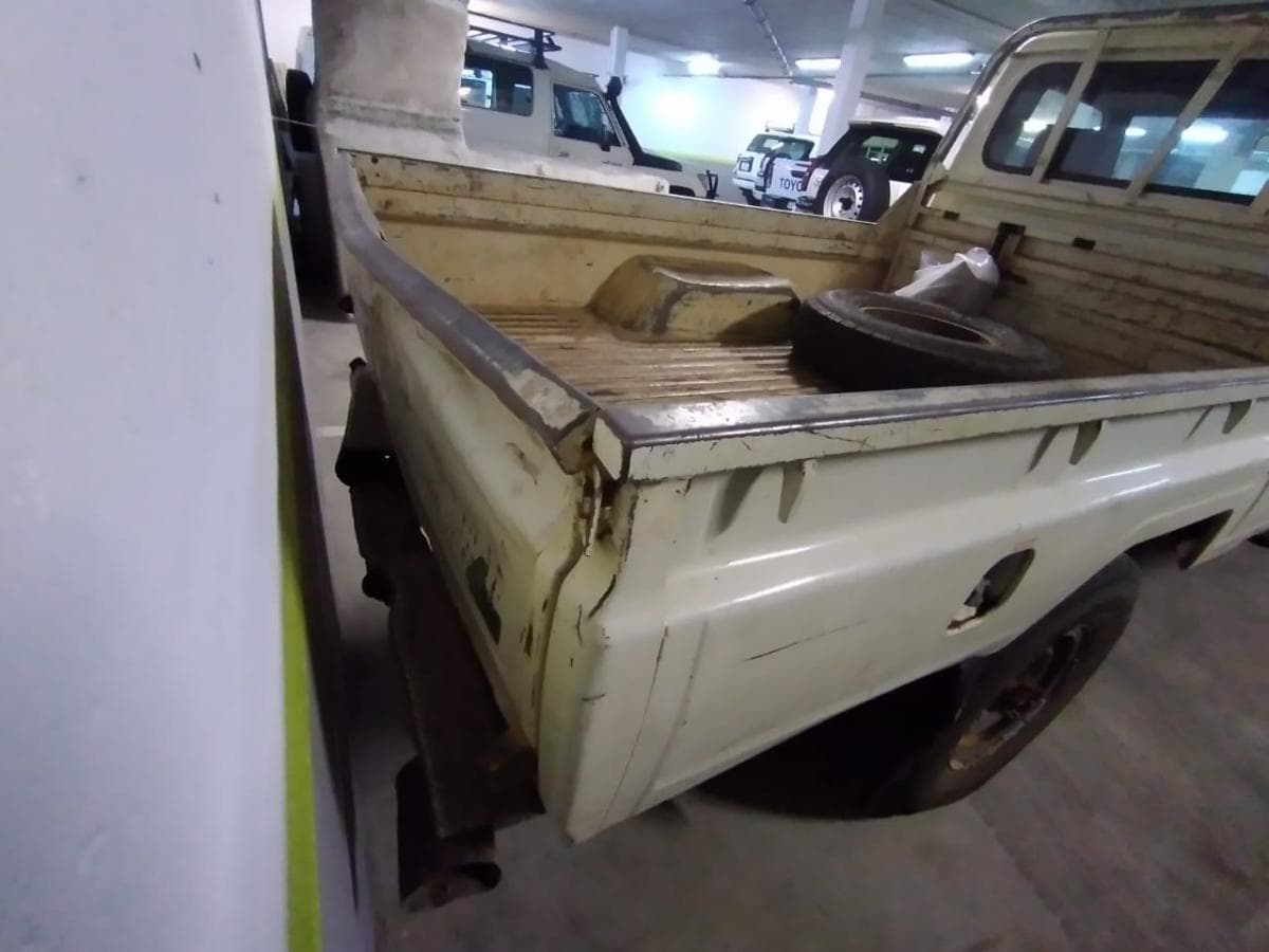 Toyota Land Cruiser — image 4