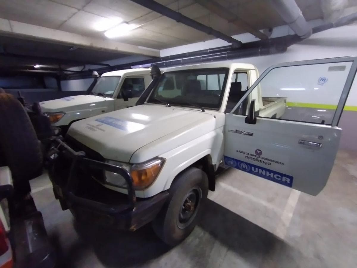 Toyota Land Cruiser — image 2