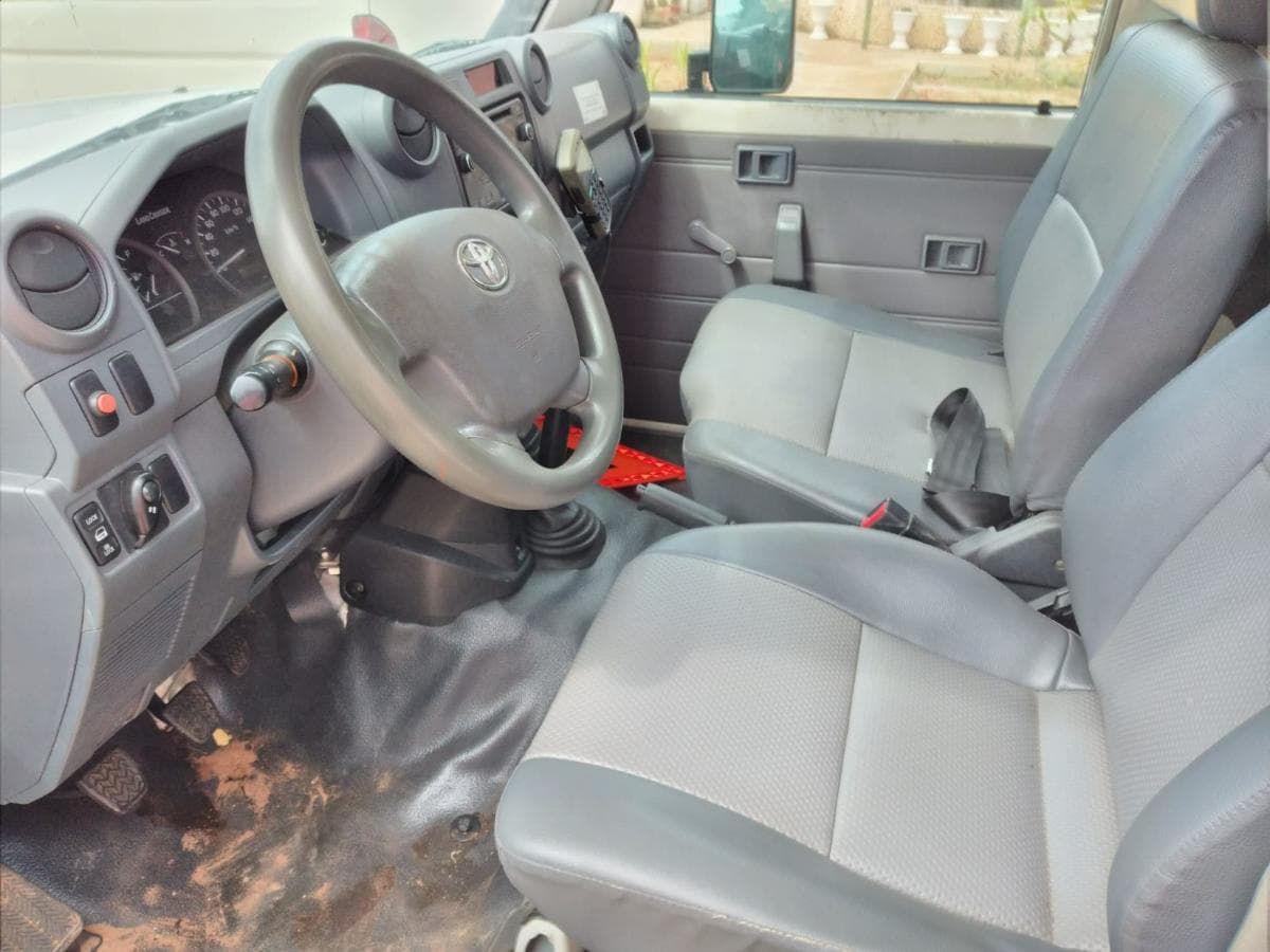 Toyota Land Cruiser · — image 5