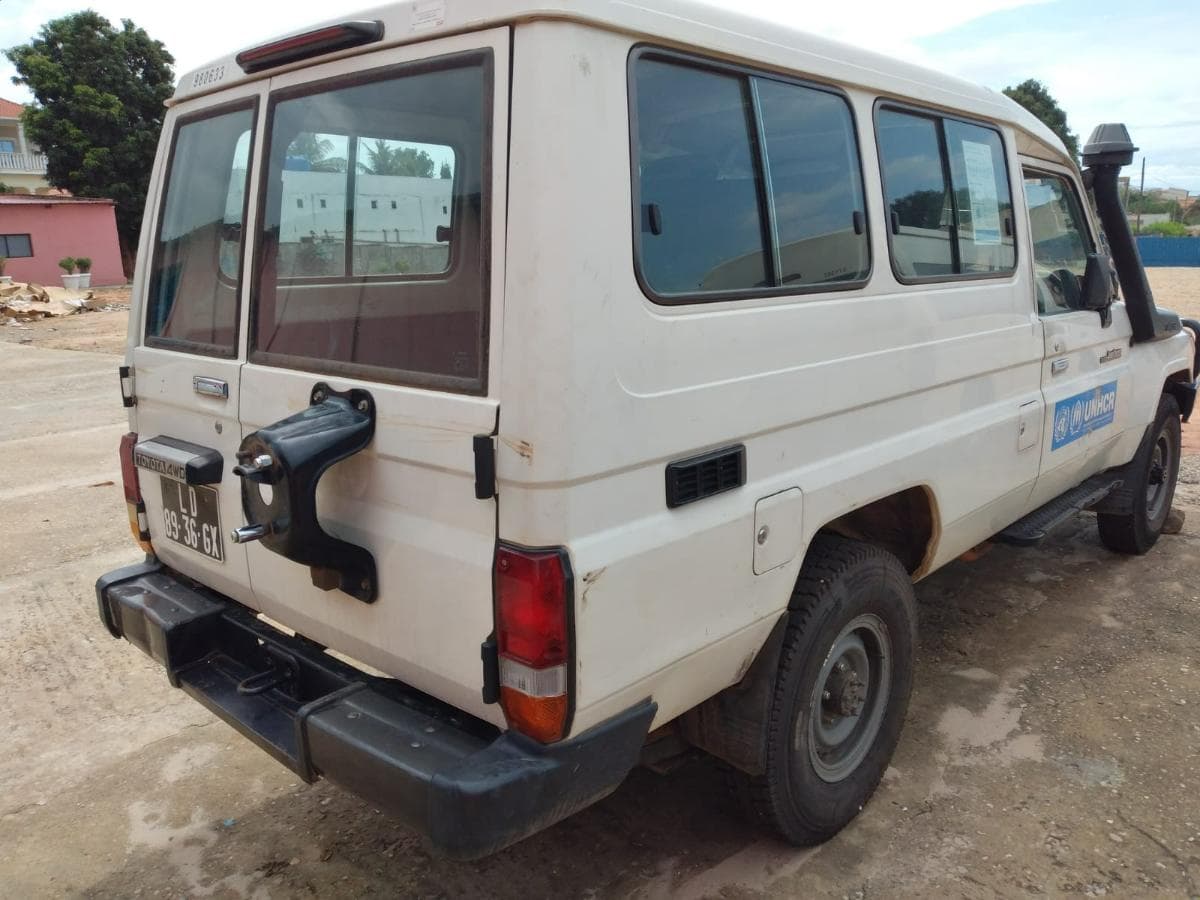 Toyota Land Cruiser · — image 3