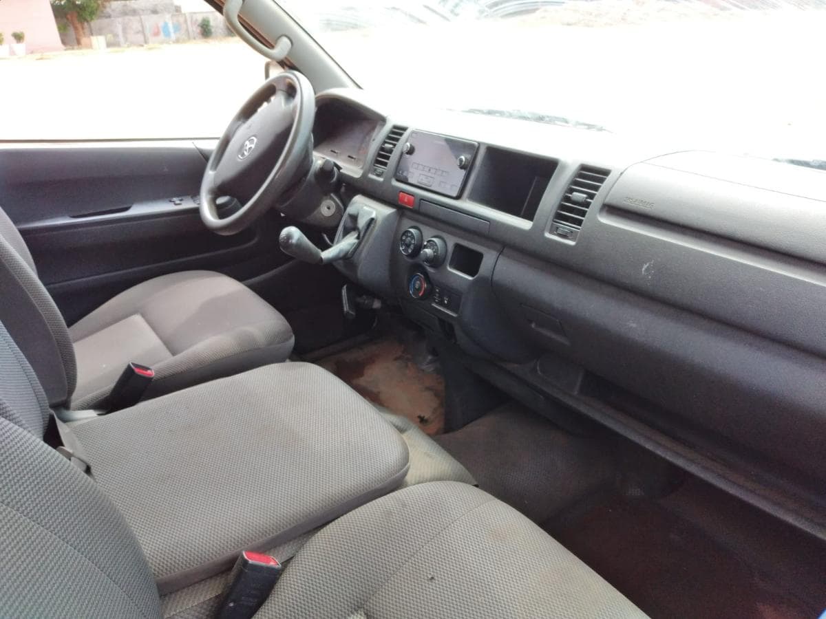 Toyota HIACE — image 5