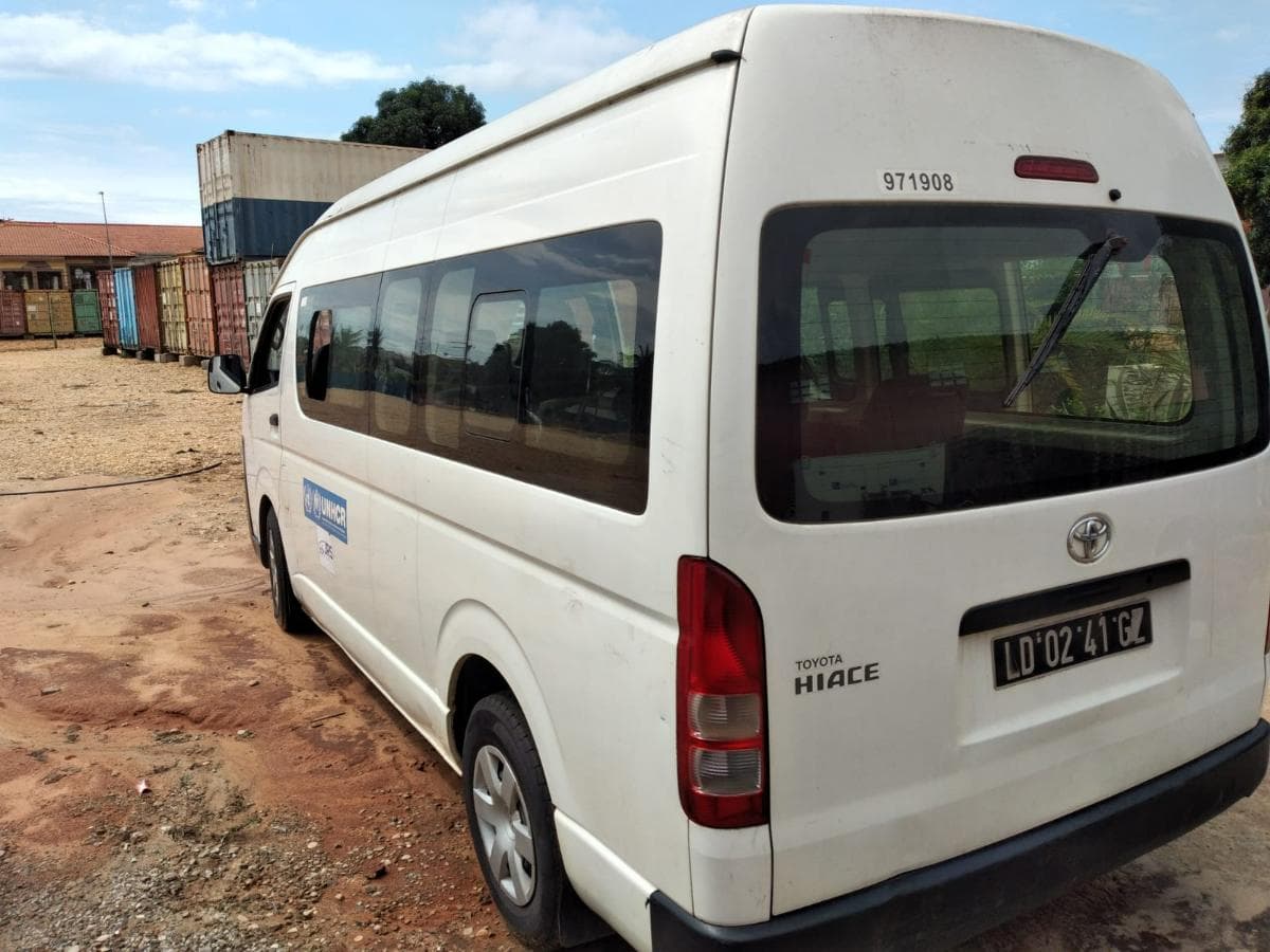 Toyota HIACE — image 3
