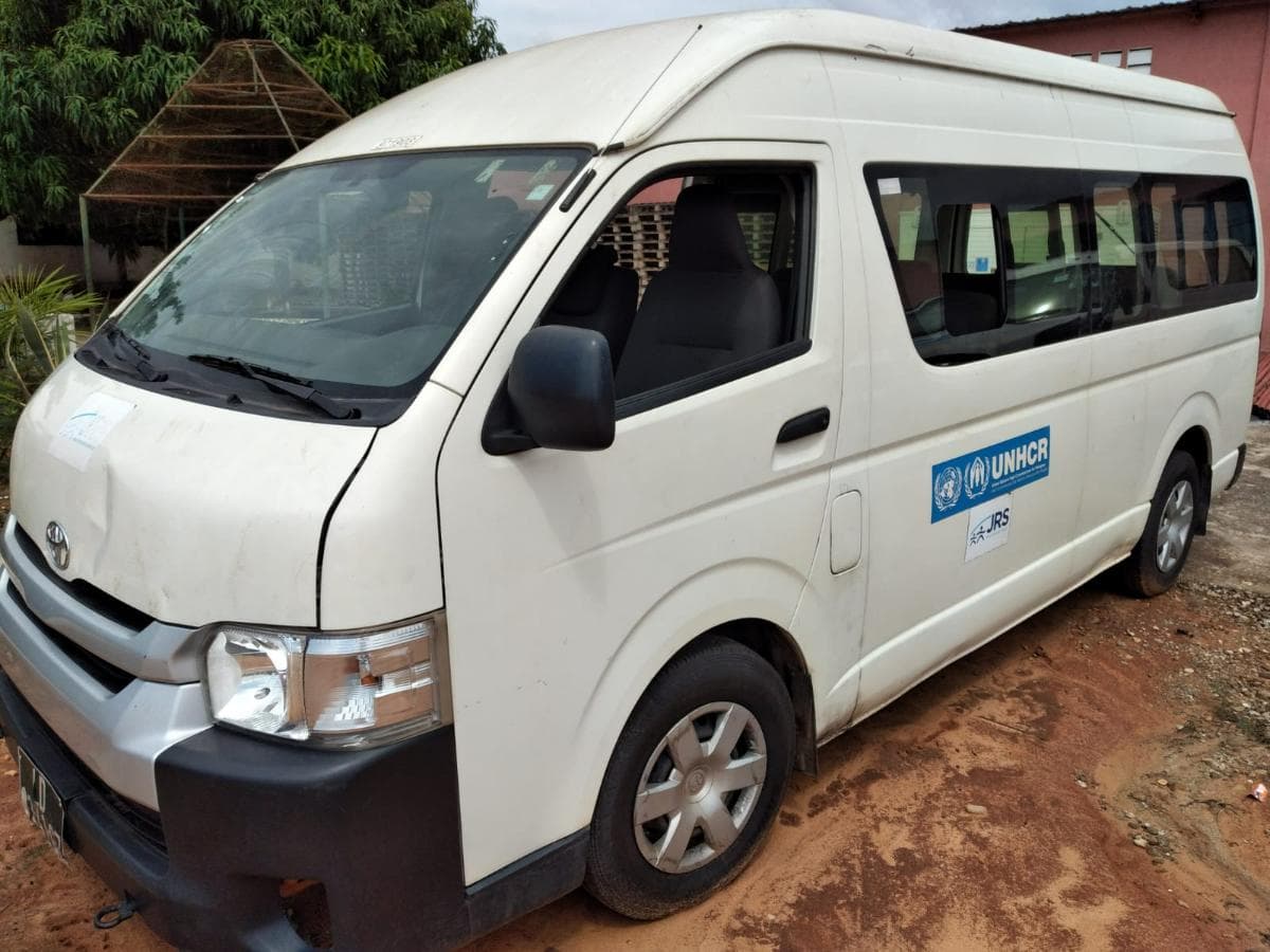 Toyota HIACE — image 2