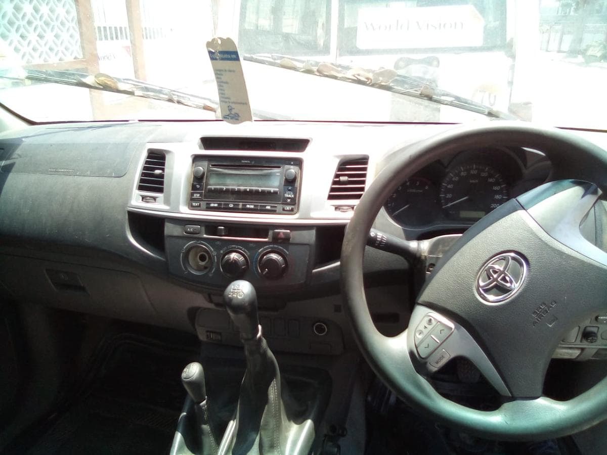 TOYOTA HILUX D4D · — imagen 4
