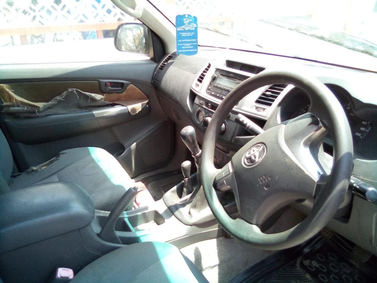 TOYOTA HILUX D4D · — imagen 7