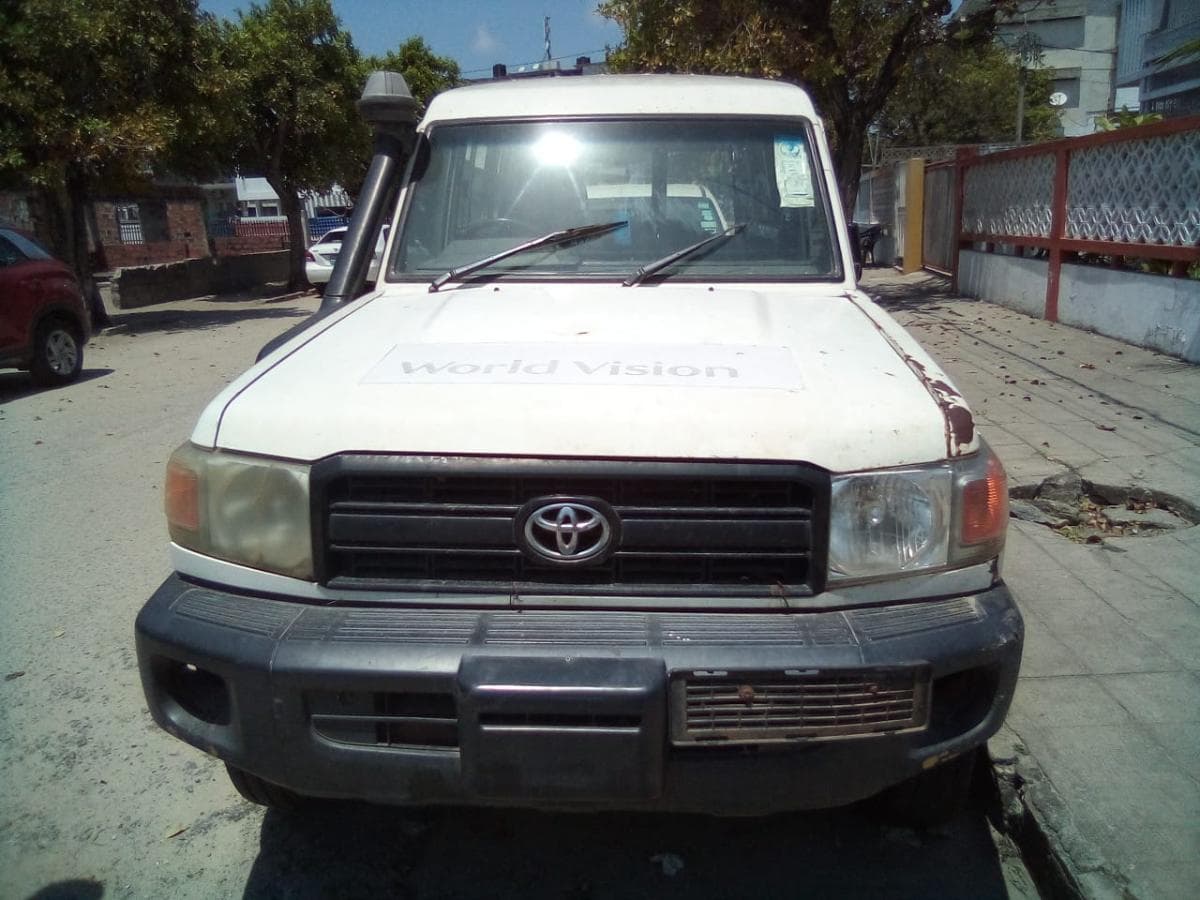 Toyota Land Cruiser ·