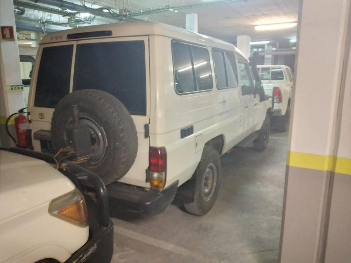 Toyota Land Cruiser · — image 2