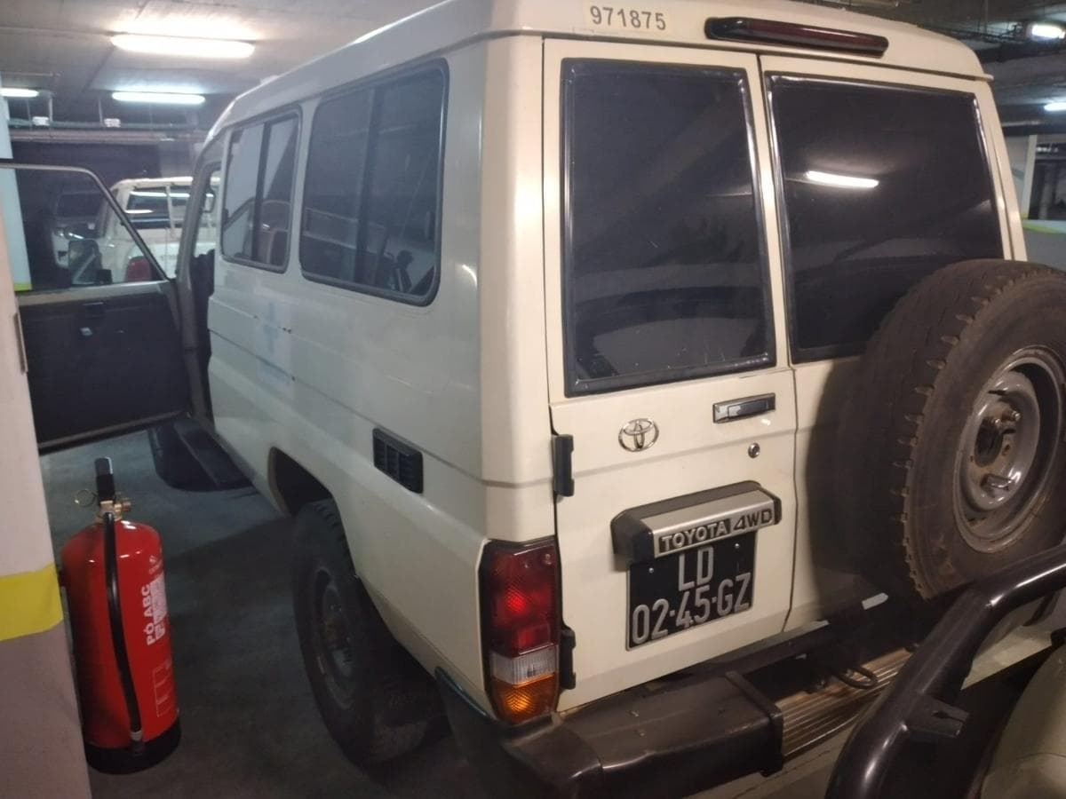 Toyota Land Cruiser · — image 4