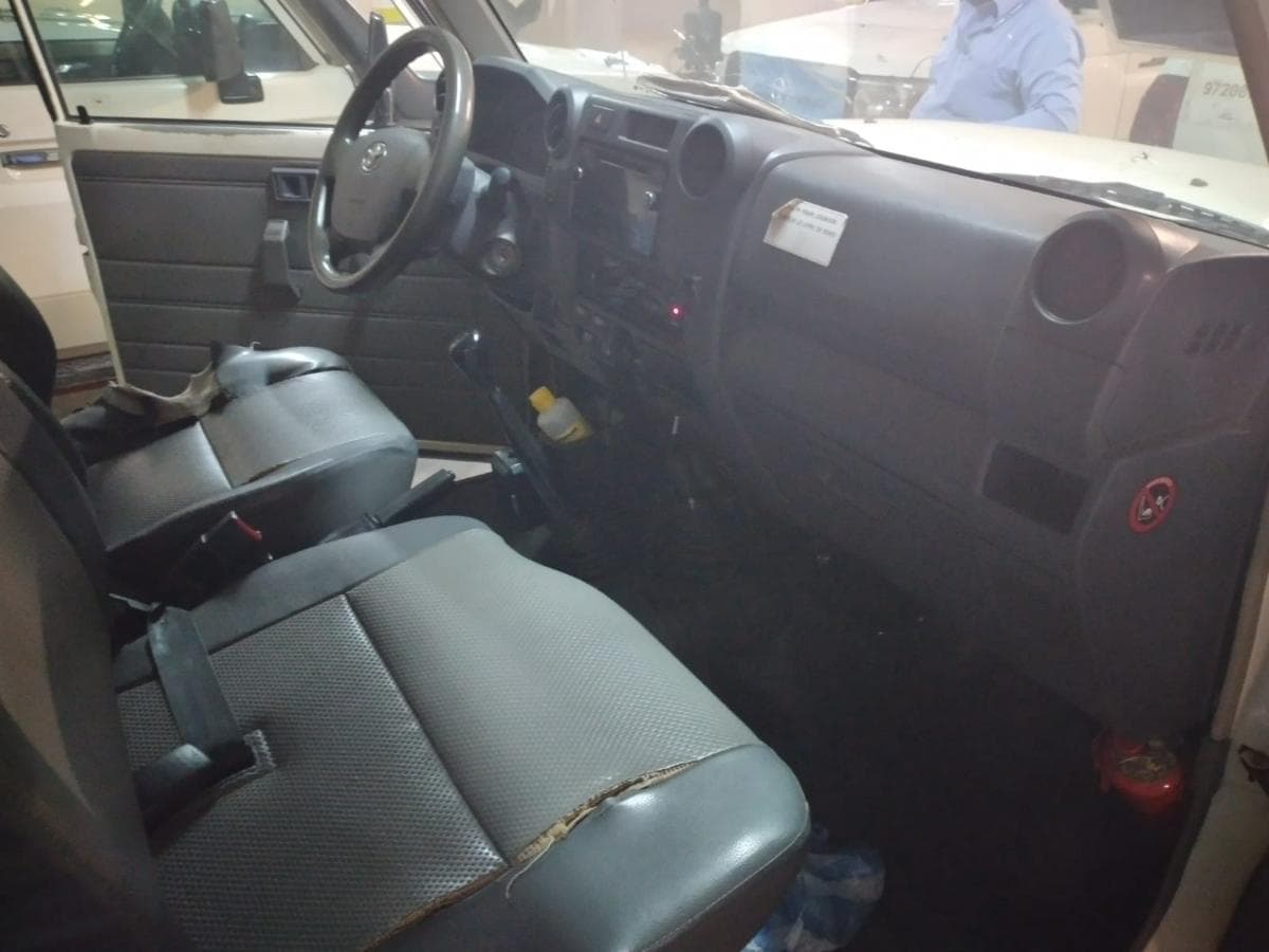 Toyota Land Cruiser · — image 7