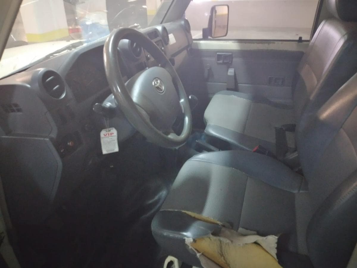 Toyota Land Cruiser · — image 6