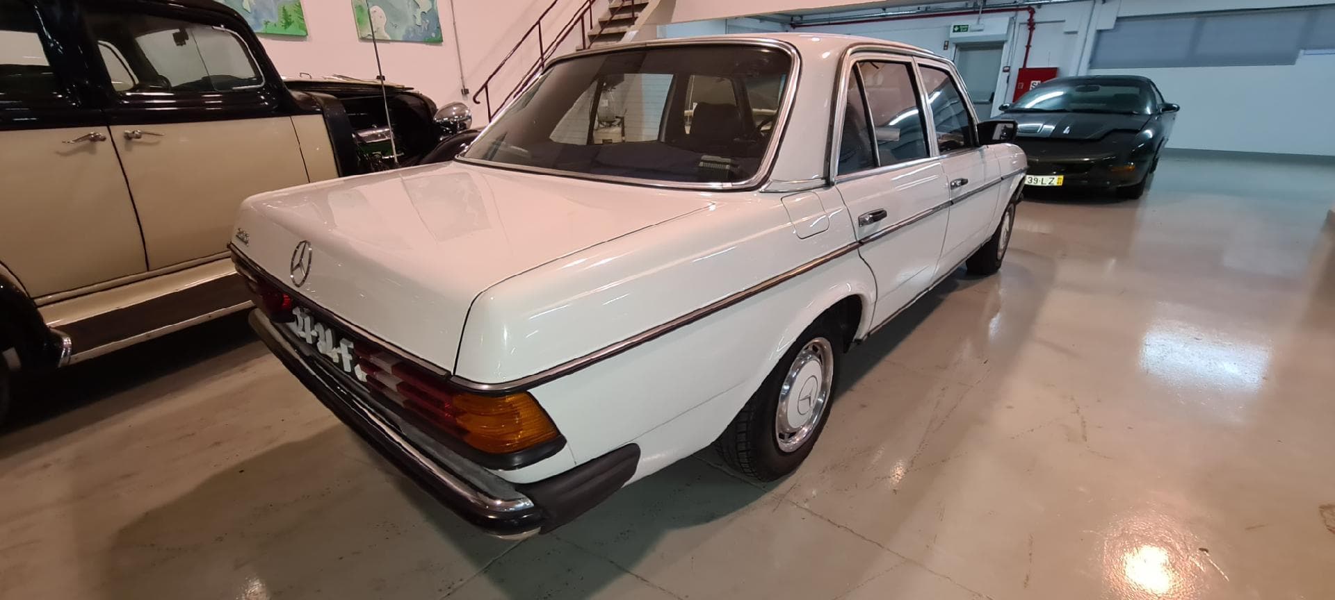 Mercedes-Benz 200 - 1981 — imagen 2