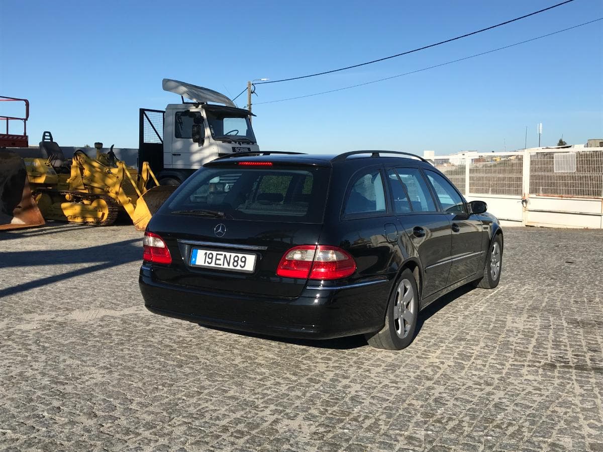 Mercedes-Benz E270 CDI · Ano 2004 — imagen 4