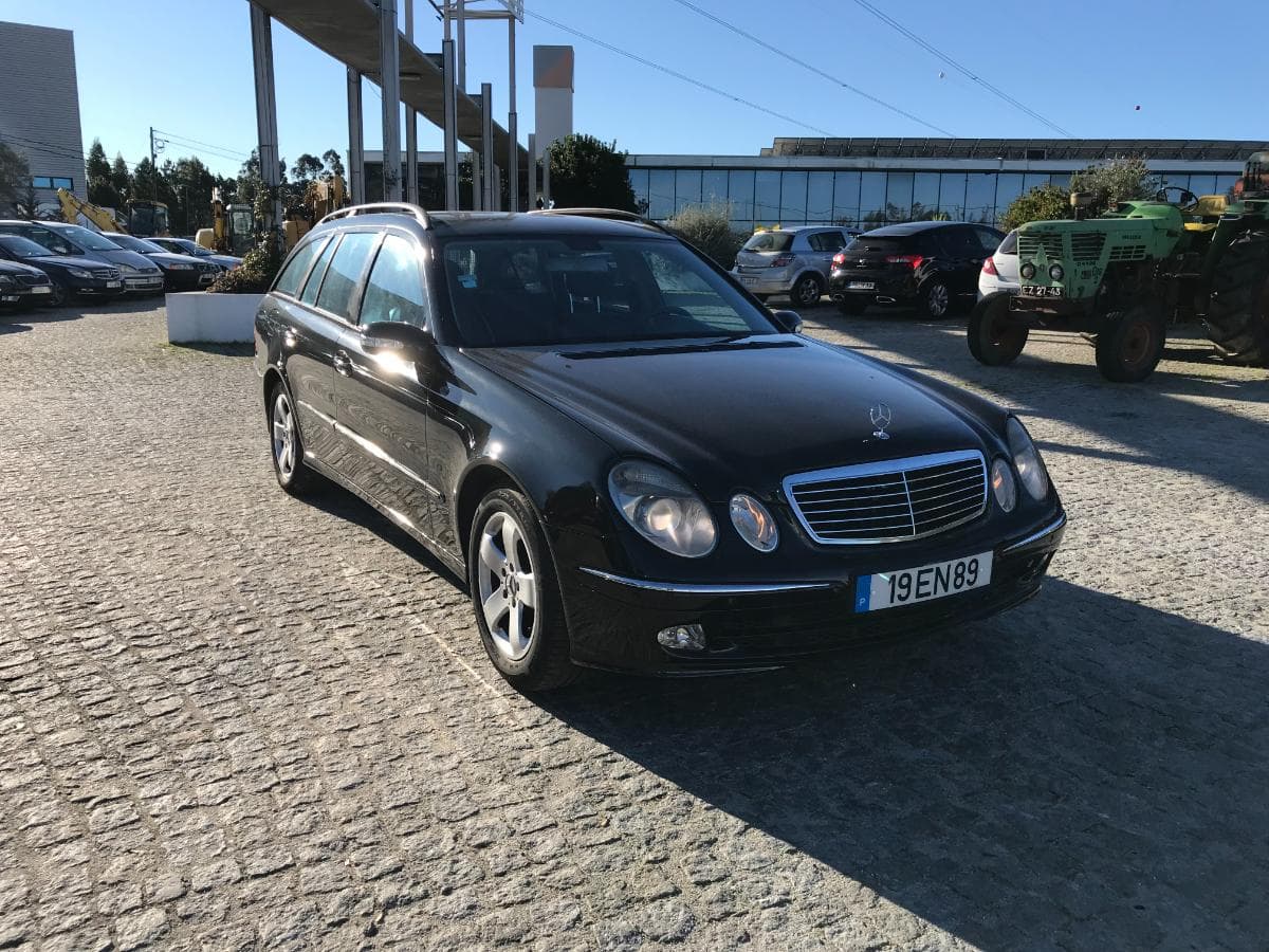 Mercedes-Benz E270 CDI · Ano 2004
