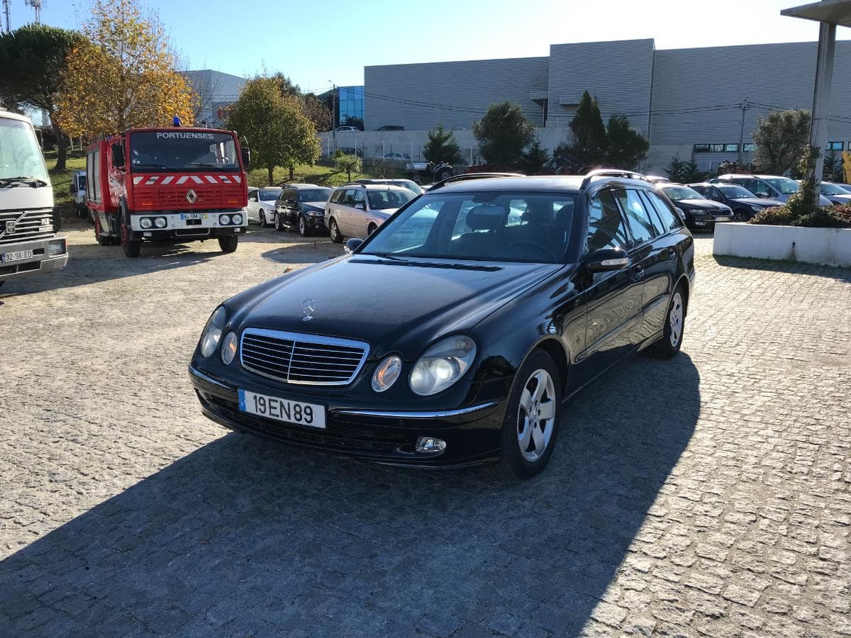 Mercedes-Benz E270 CDI · Ano 2004 — imagen 3