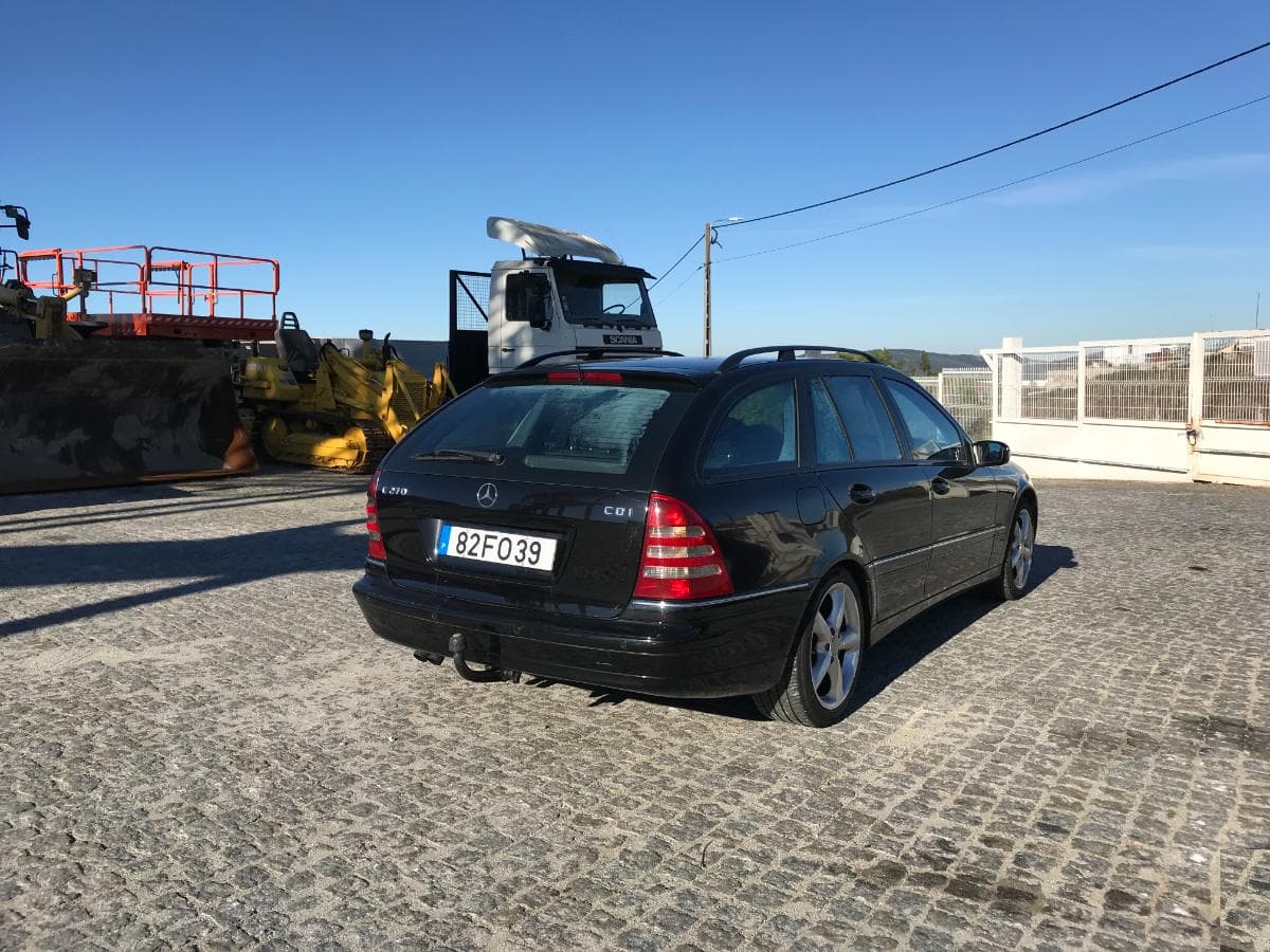 Mercedes-Benz C 270 CDI · Ano 2003 — imagen 4
