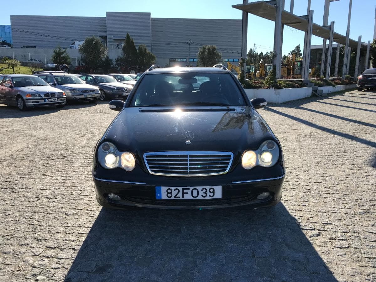 Mercedes-Benz C 270 CDI · Ano 2003 — imagen 2