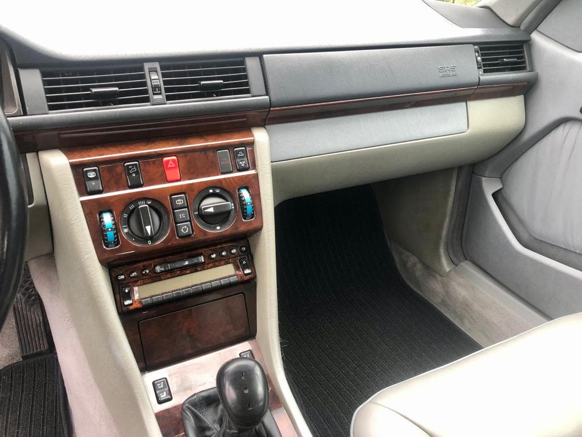 Mercedes E200 Cabrio - 1996 — image 7