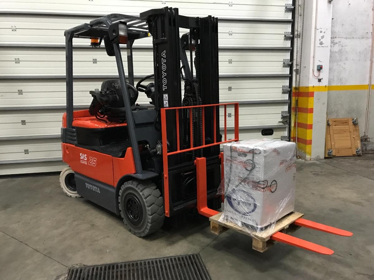 Empilhador Elétrico Toyota 2500 KG — imagen 1