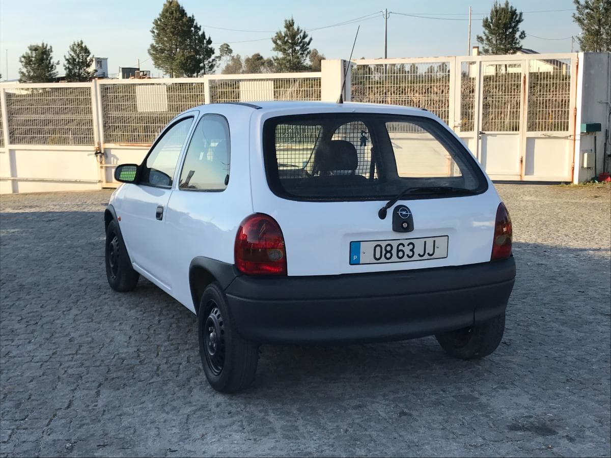 Opel Corsa B 1.7 D · Ano 1998 — imagen 5